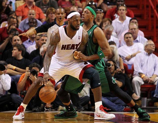 足球中占据 足球中占据